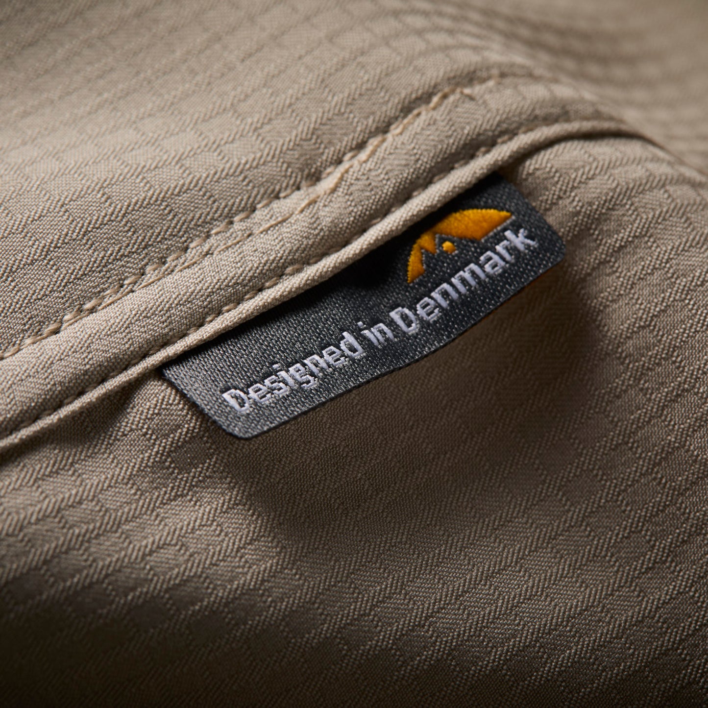 Ezmar-Light-Kortaermet-Khaki-Geoff-Anderson-Closeup-2.jpg