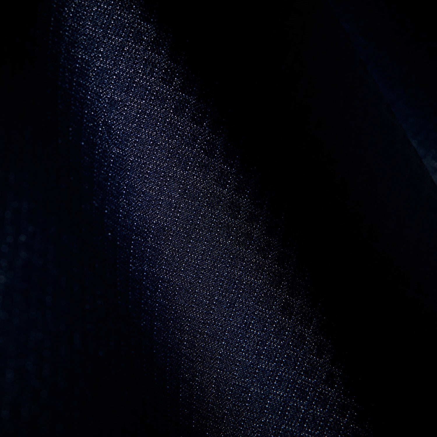 Ezmar-Light-Langaermet-Blaa-Geoff-Anderson-Closeup-12.jpg