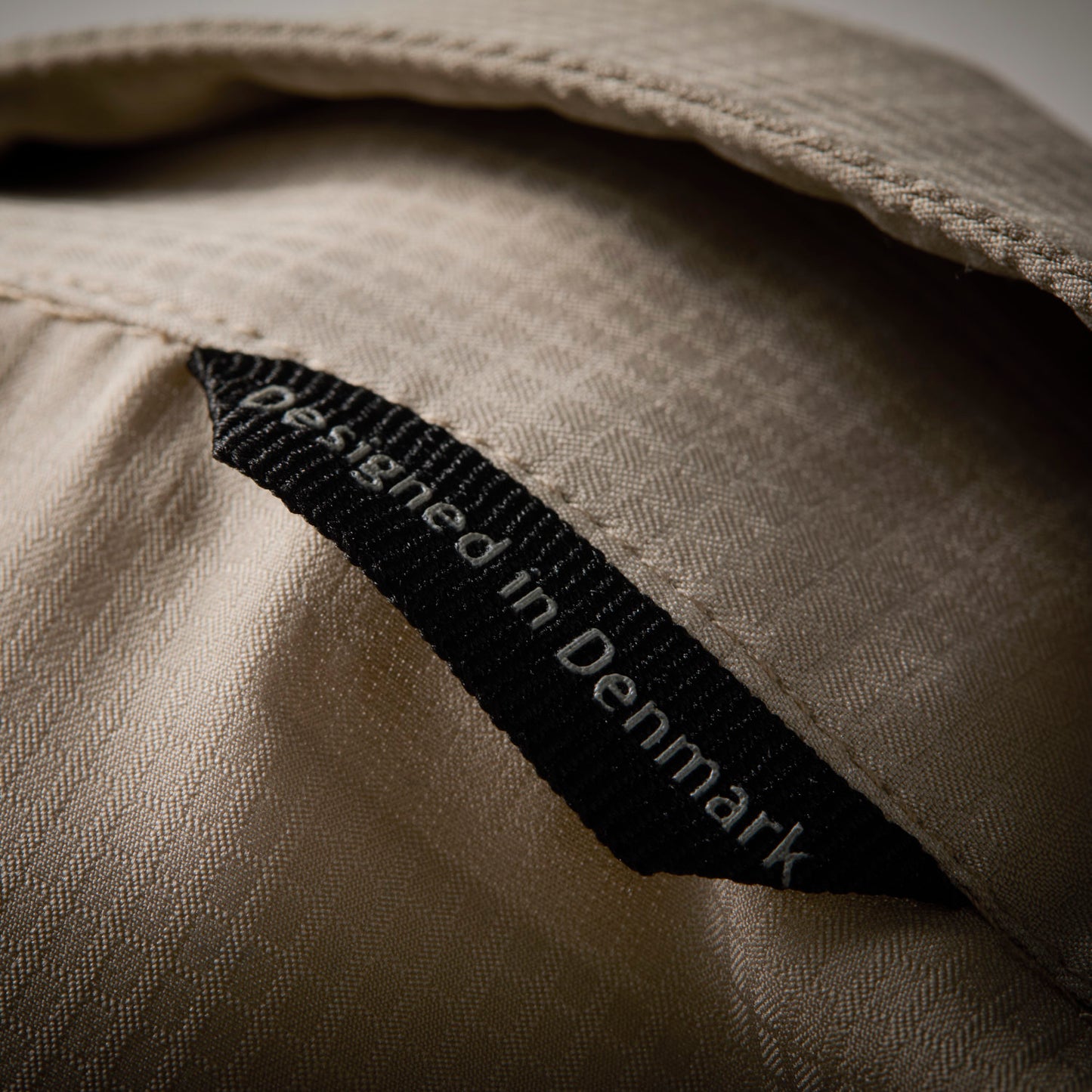 Ezmar-Light-Langaermet-Khaki-Geoff-Anderson-Closeup-10.jpg