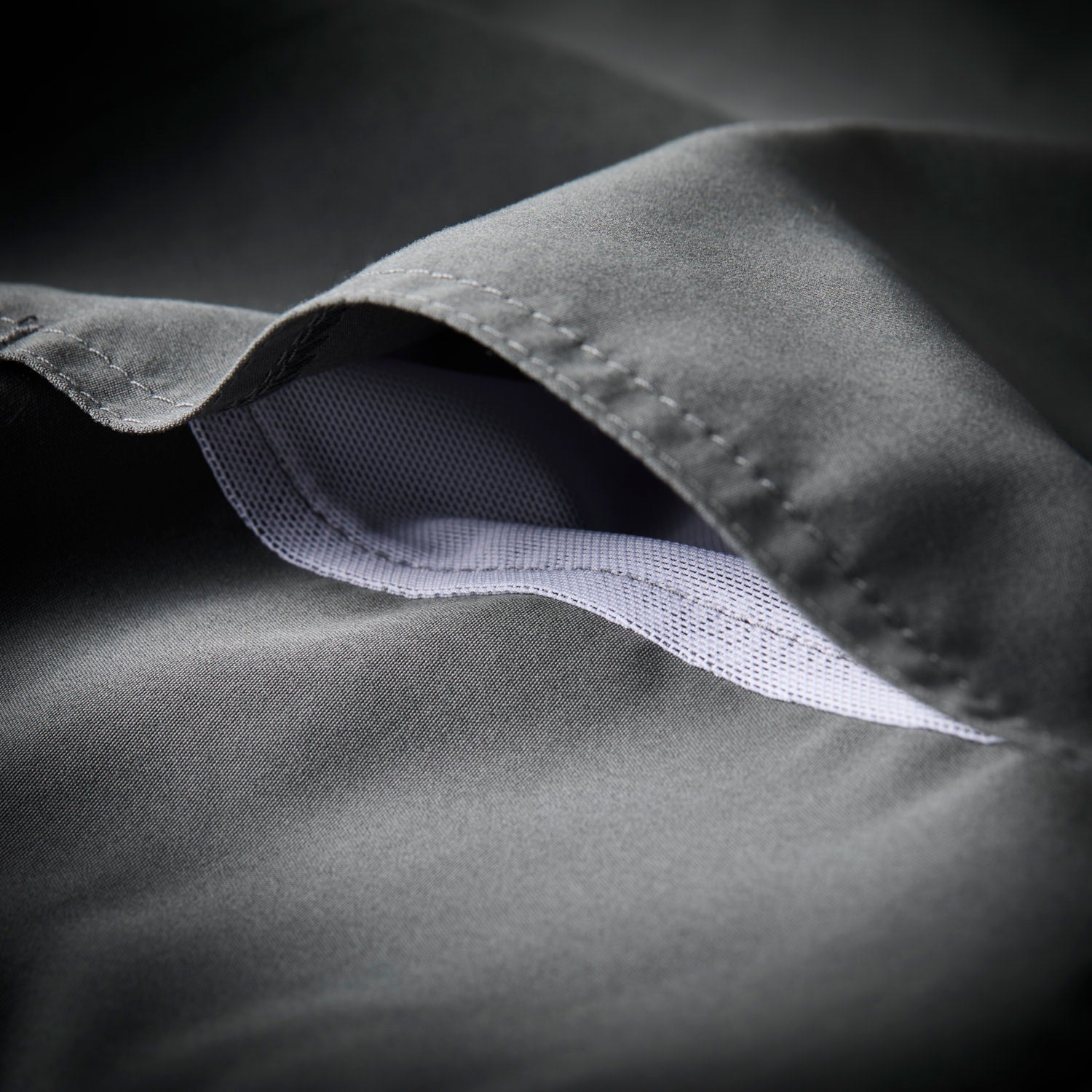 Ezmar-Midweight-Soft-Graa-Geoff-Anderson-Closeup-11.jpg